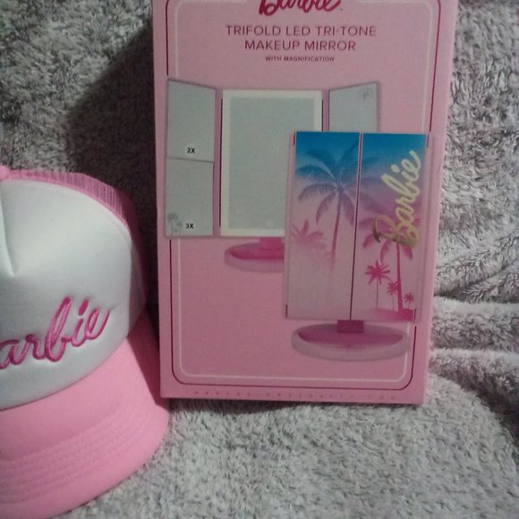 Barbie 🌴  Trifold LED Tri-Tone Makeup Mirror with Magnifiction NWT - Picture 11 of 13